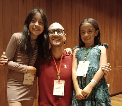 Alejandro with two young campaigners
